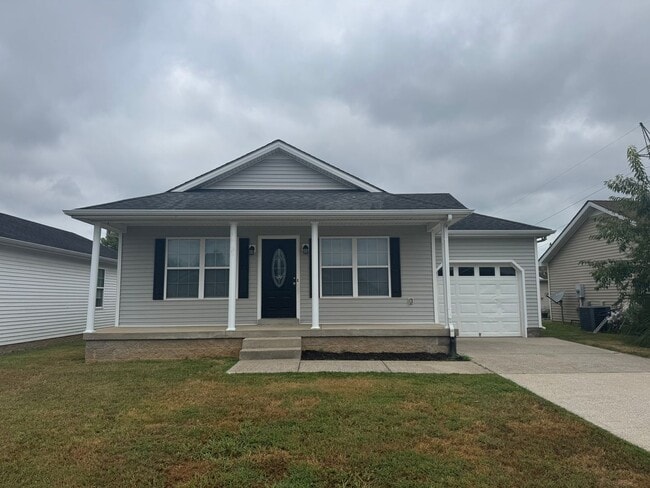 Building Photo - Spacious 3 bedroom, two bathroom home clos...