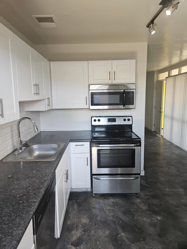 Photo - 2108 E Fairmount Ave