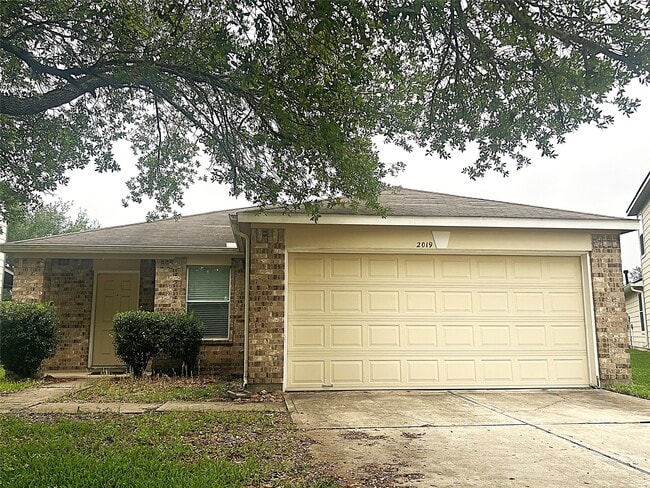 Photo - 2019 Pine Croft Dr