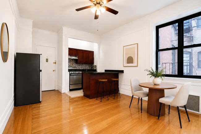 Building Photo - 45 Tiemann Pl Unit 2I