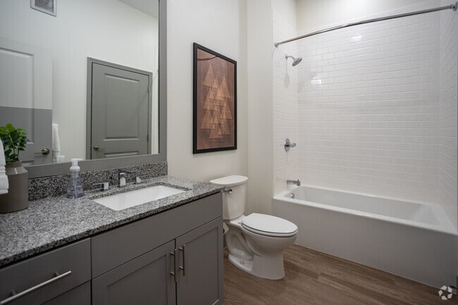 1 BR, 1 BA - 715SF