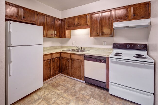Castle Apartments - Kitchen - Castle Rental