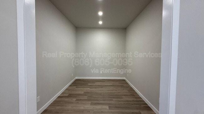 Photo - 2915 Tractor Ave