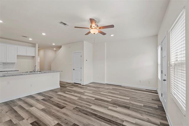 Photo - 206 Henderson St
