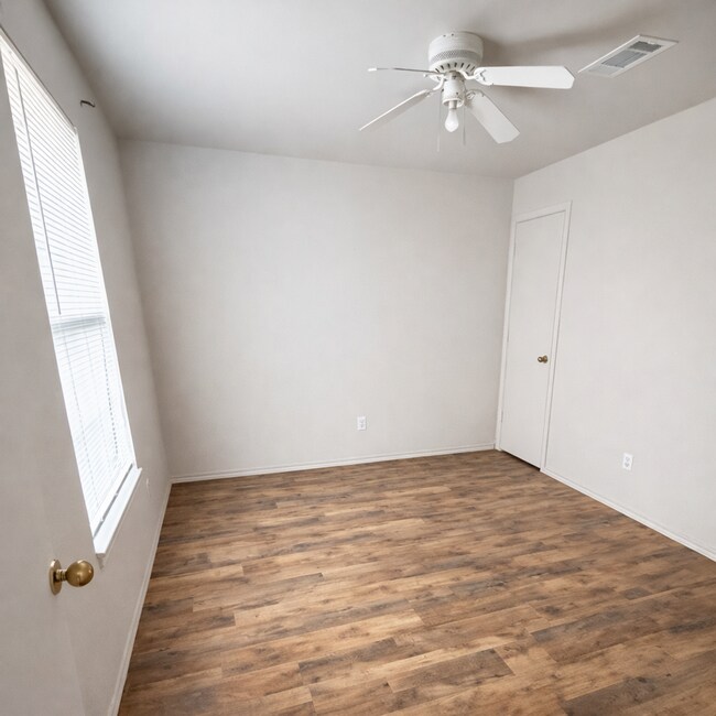 Photo - AVAILABLE NOW! - FULLY FURNISHED Unit C