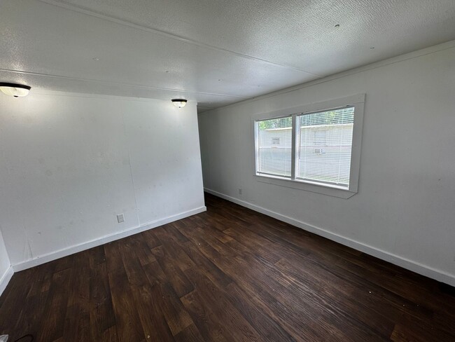 Photo - 2 Bedroom / 1 Bath Single wide for Rent – Irvin St, Live Oak, FL