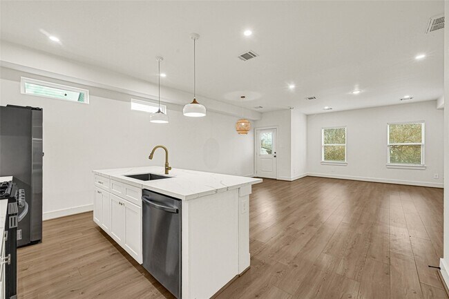 Photo - 1405 E 33rd St Unit A