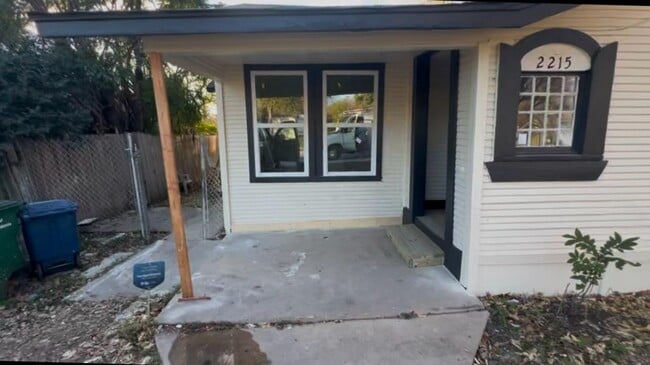 Photo - 2215 N Elmendorf St Apartamento Unidad A