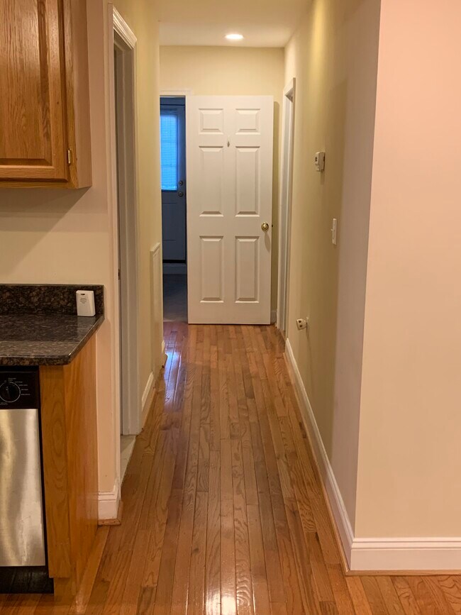 Hall way - 750 Quebec Plz NW Apartments Unit B