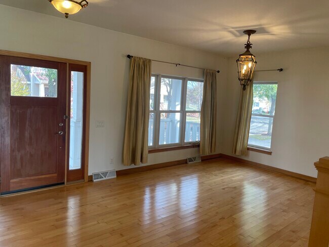 Photo - 3169 Pleasant St