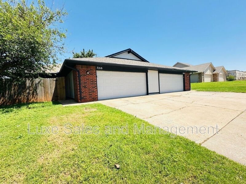 Photo - 7210 Kings Manor Court