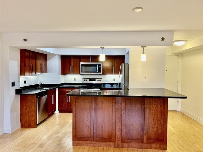 Photo - 1600 Beacon St Unidad 1002