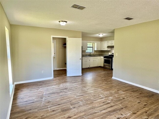 Photo - 731 St Martins Dr