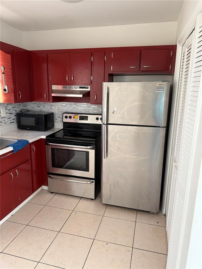 Building Photo - 2826 Van Buren St Unit 18