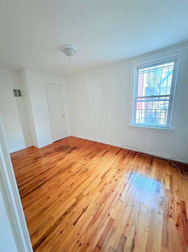 Photo - 189 Garfield Ave