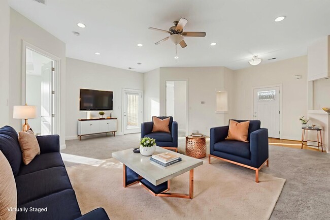 Photo - 592 Regency Cir