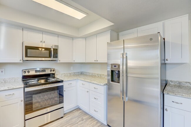 Photo - Applewood Crest Townhomes & Apartments