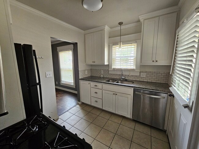 Photo - 1718 NE 20th St