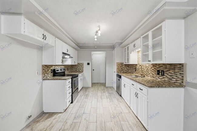 Photo - 2602 Burningtree Ct