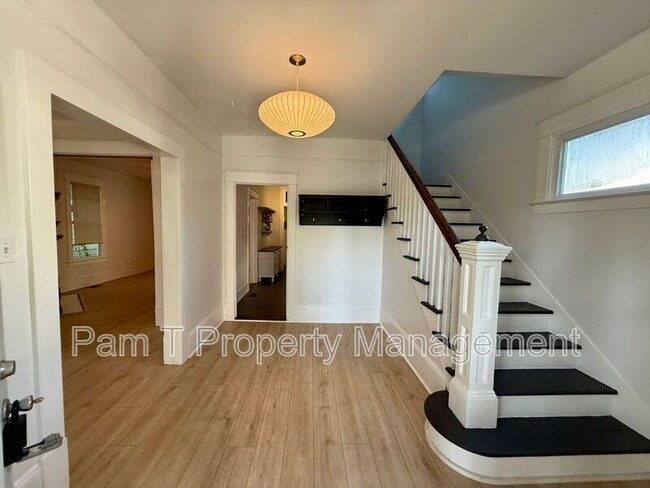 Photo - 611 W 44th St