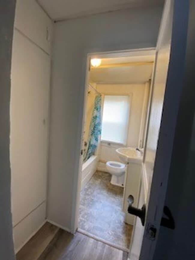 Photo - 1 Bedroom Single Family Home in Elkhart!