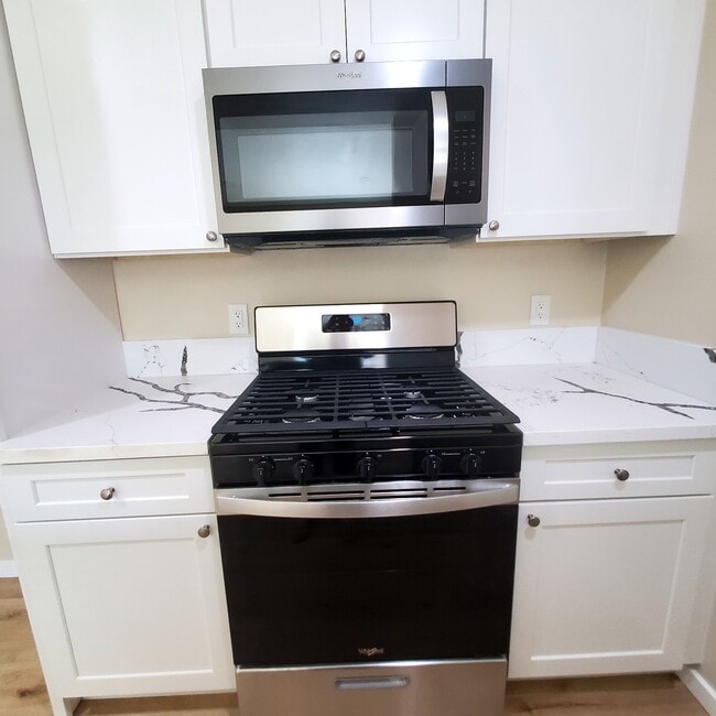 Kitchen Photo 2