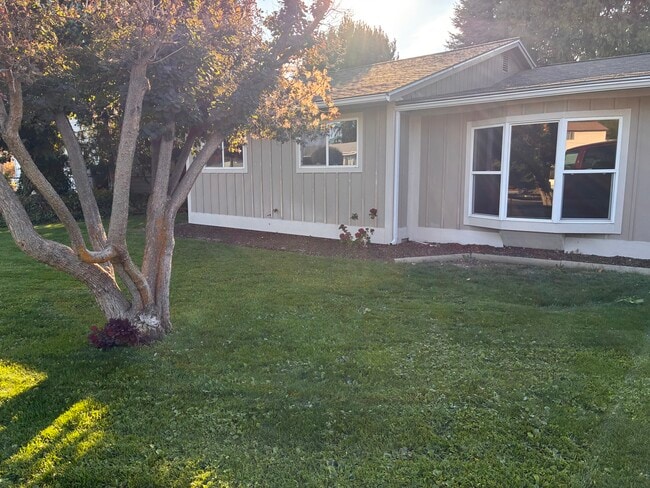 Photo - 484 N Kentucky Ave