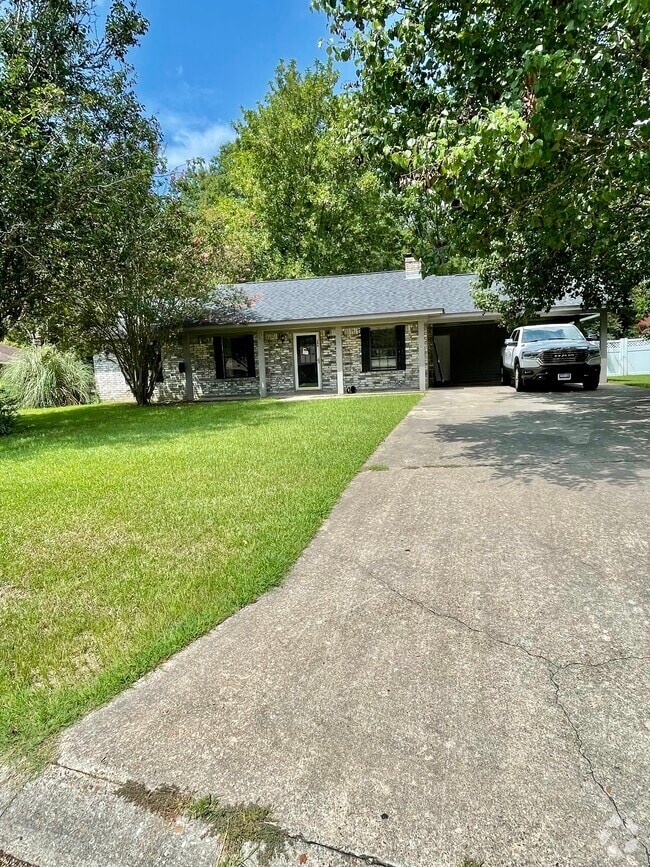 Building Photo - 206 Timber Ln St Rental