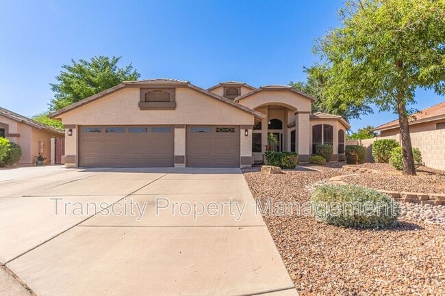 Photo - 1028 E Orchid Ln House