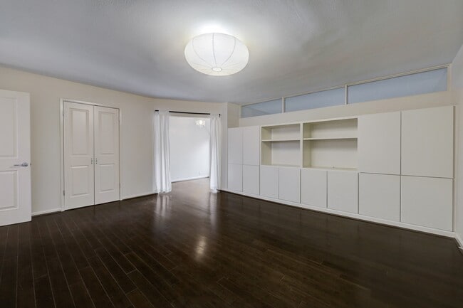 Building Photo - 2923 Bissonnet St