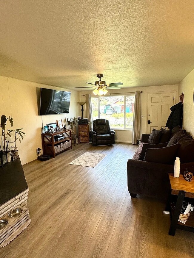 24 Howard Ave