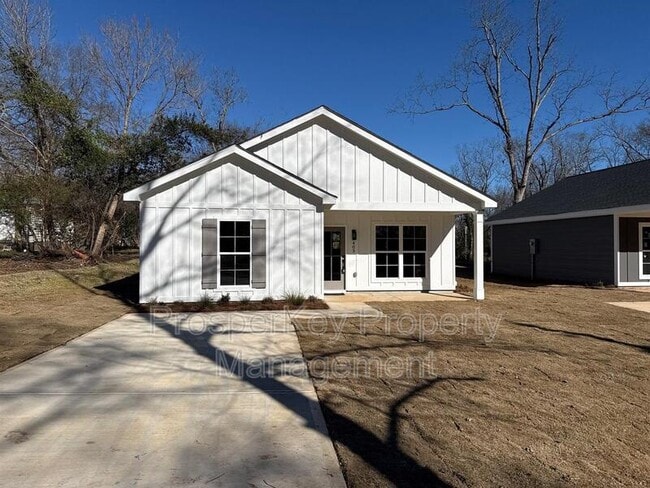 Building Photo - 405 E Chappell St