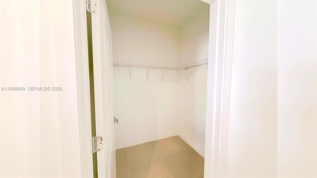 Photo - 627 NE 1st Ave Unidad 1