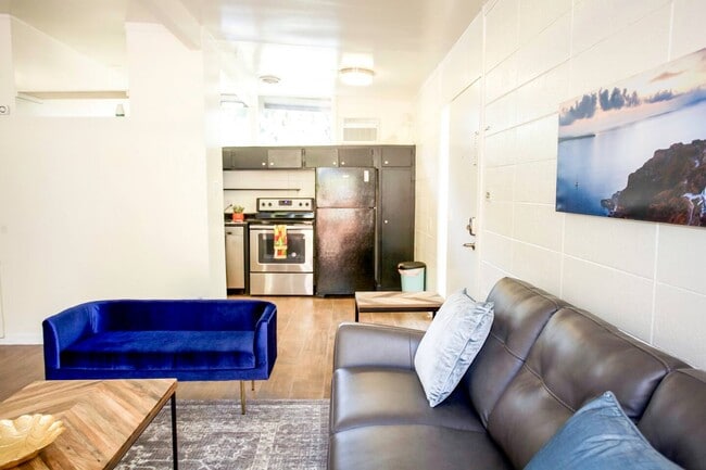 Photo - 604 E 8th St