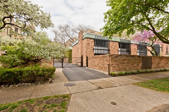 Building Photo - 588 W HAWTHORNE Pl Unit 2