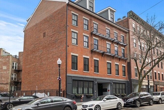 Photo - 477 Hanover St Apartments Unit 2