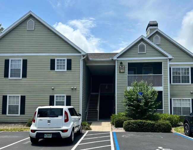 Building Photo - Gorgeous 2 bed/2 bath located in gated community!