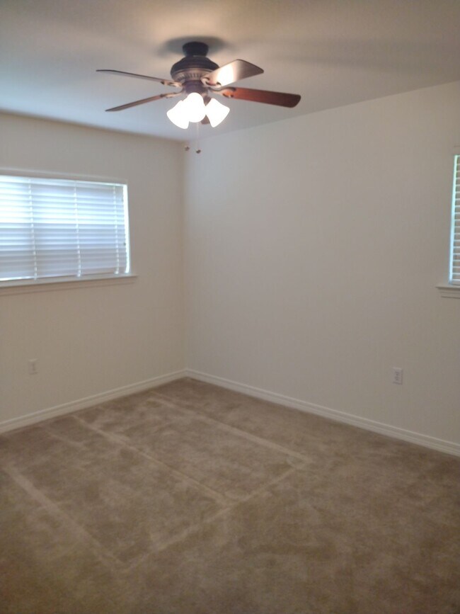 Photo - 120 Lakeside Dr