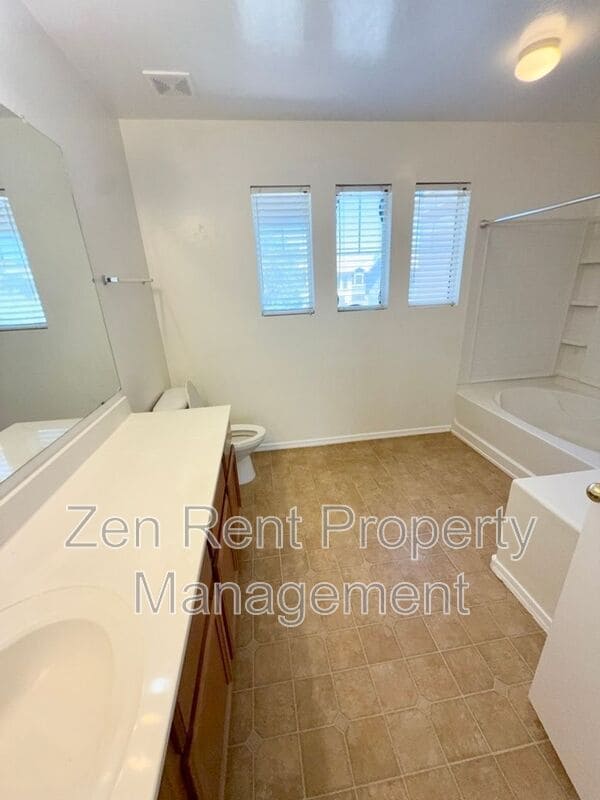 Photo - 4237 E Windsor Dr