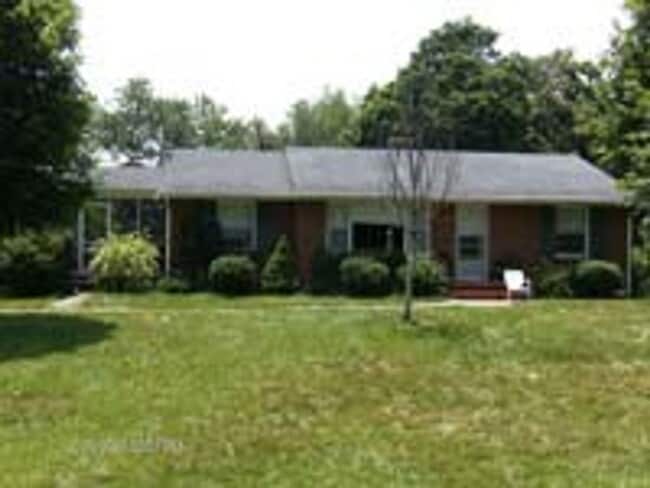 Building Photo - 711 Hutcheson Dr