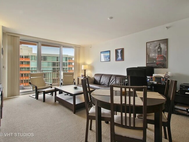 Photo - 807 Davis St Unit 903