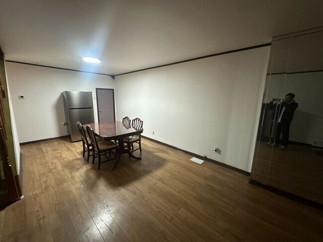 Photo - 2439 S Iseminger St