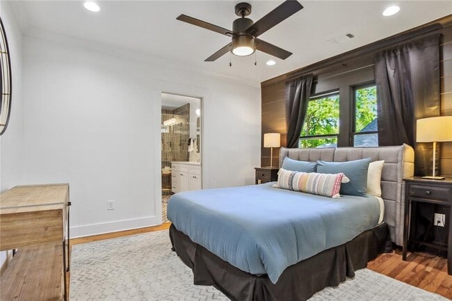 Photo - 761 Palatine Ave SE