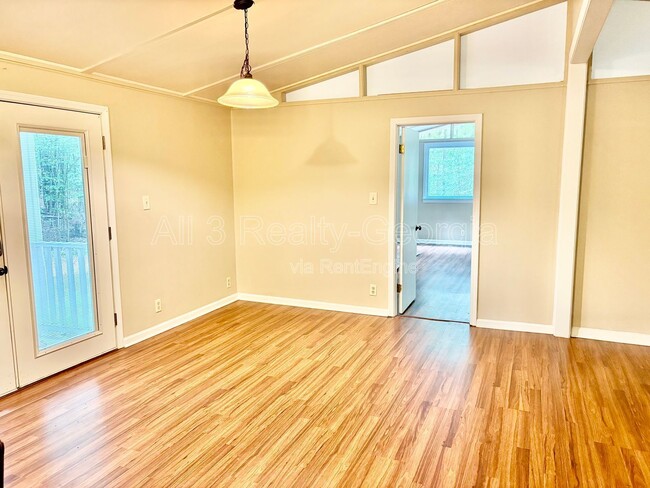 Photo - 435 Sherwood Rd