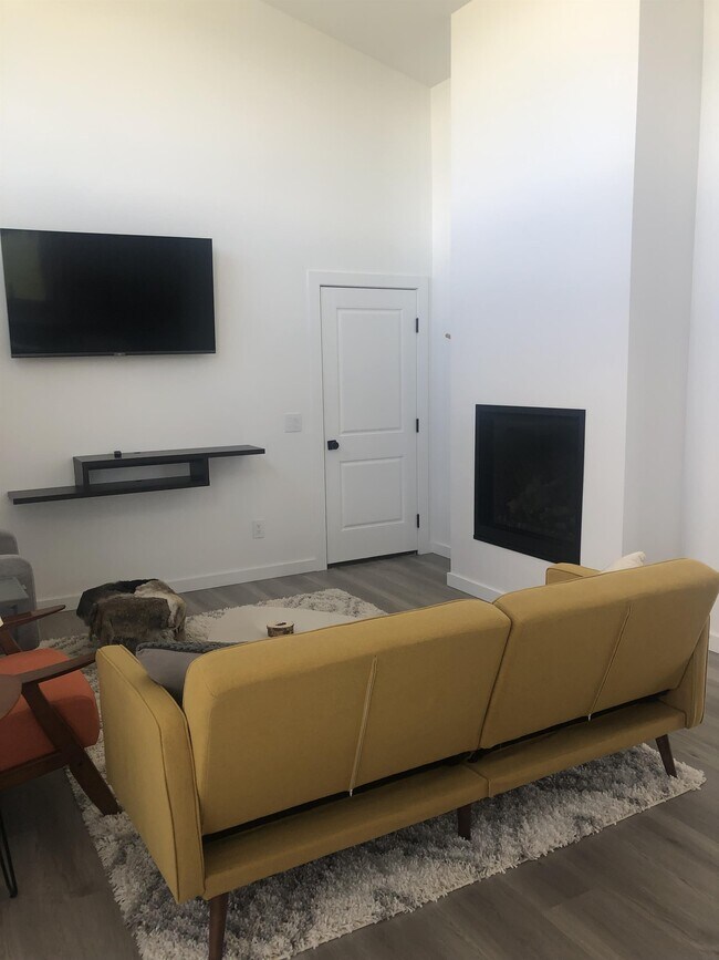 Photo - 16 Reflection Wy