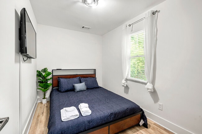 Photo - 2310 Tiger Flowers Dr NW Unit Guest Home