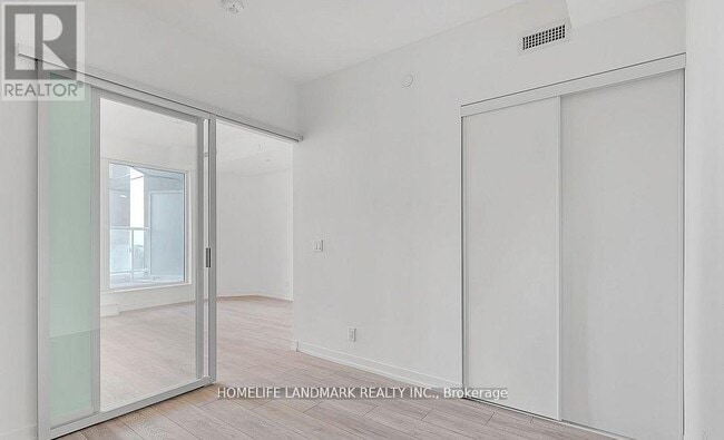 Photo - 2020 Bathurst St Unité 606