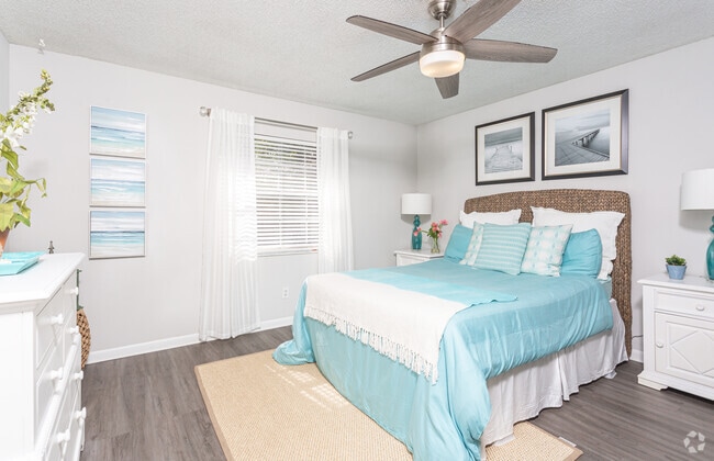 1BR, 1BA - 823 SF - Goldelm at Valencian