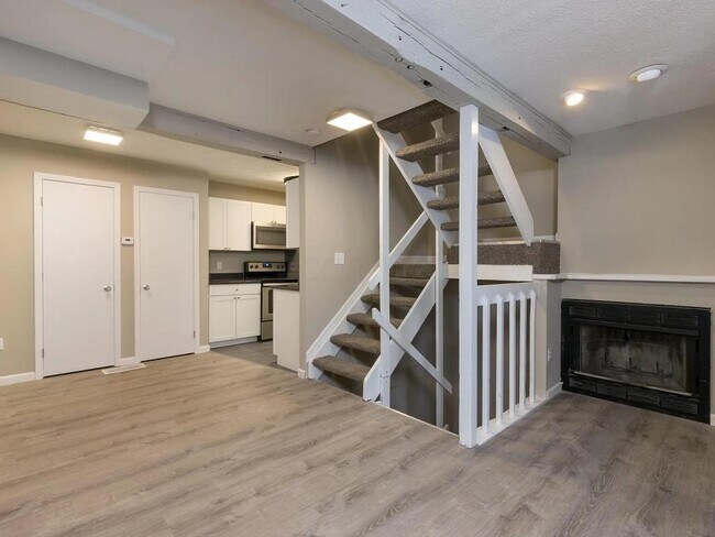 Photo - 91 W 9th Ave