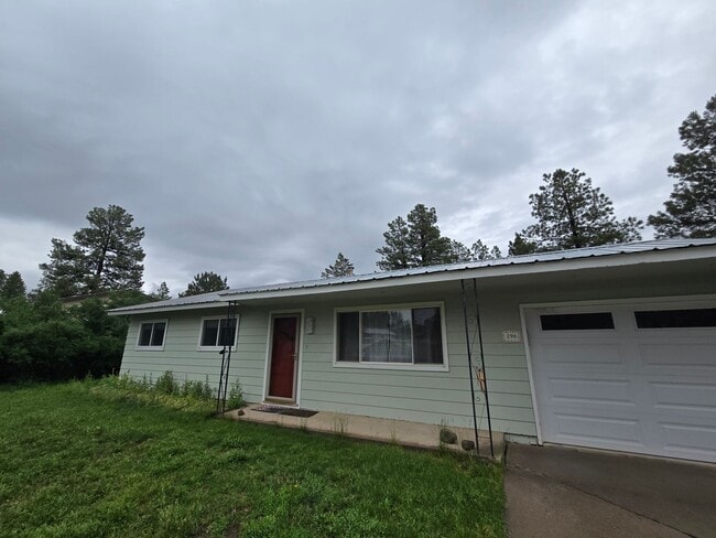 *Fully Furnished 3Bd/1Bath W/Single Car Ga... - *Fully Furnished 3Bd/1Bath W/Single Car Ga... House